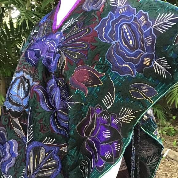 Chinese heavy cotton embroidered poncho - Picture 8 of 11